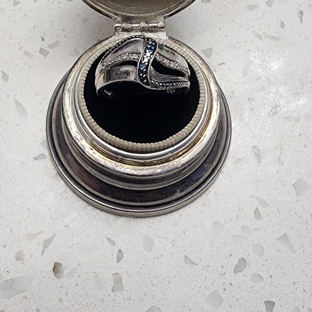 Blue diamond and diamond twist ring - Picture 3 of 3